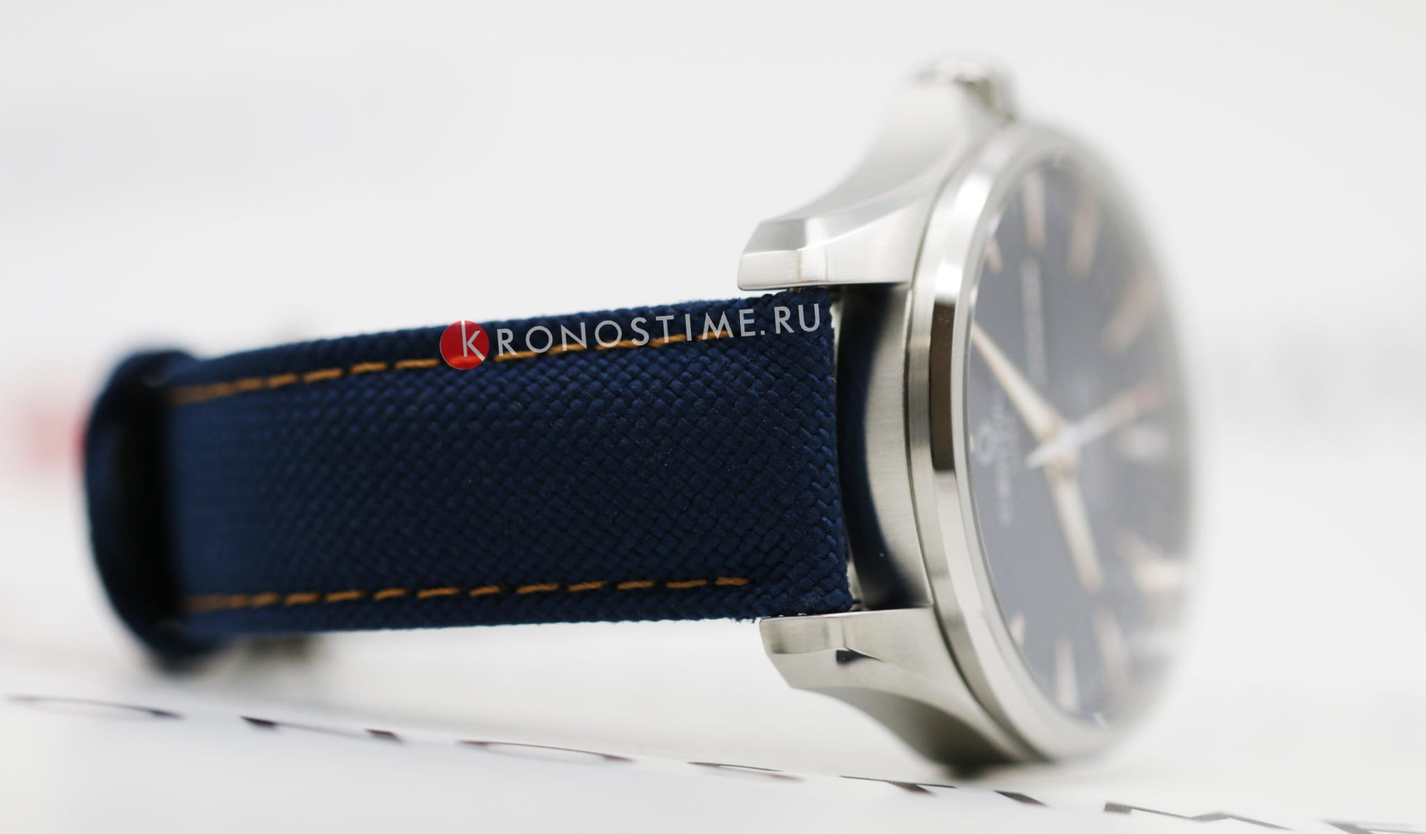 Certina Certina DS Action Day-Date C032.430.18.041.01 DS Action — детали корпуса и тканевый